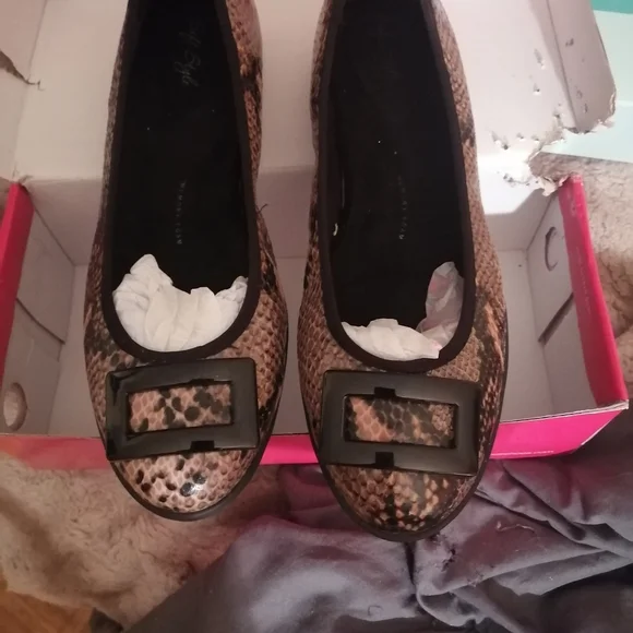 Flats - Picture 4 of 7